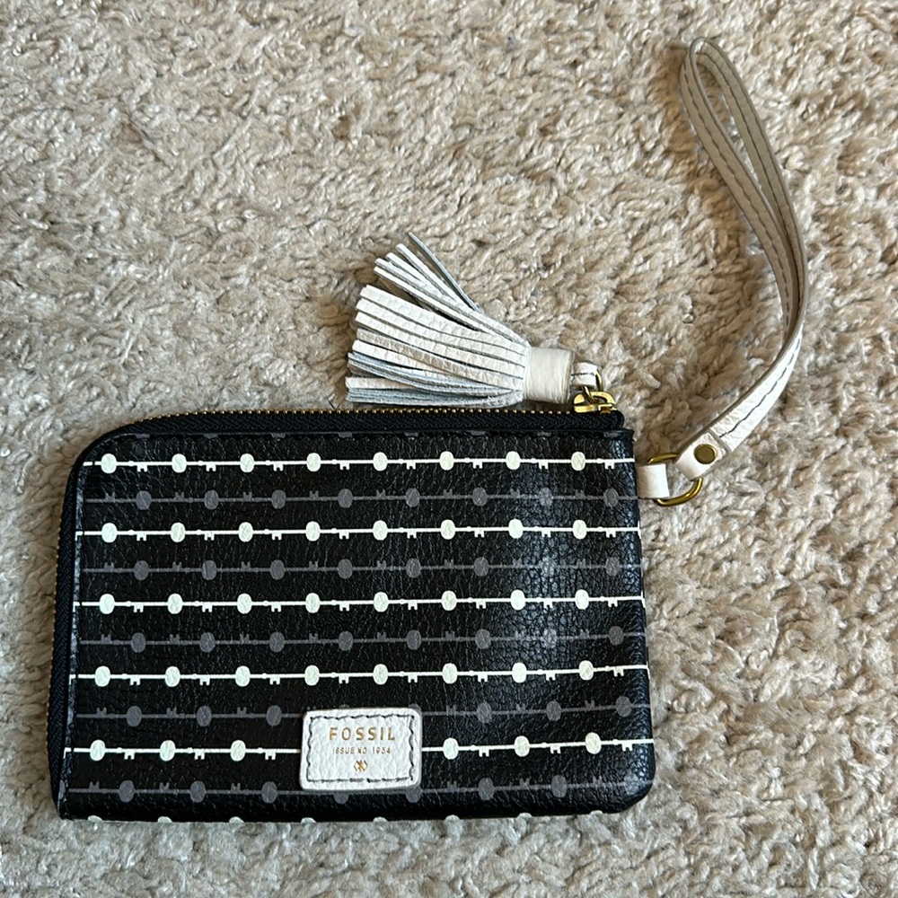 NWOT Fossil Key Design Tassel Wristlet